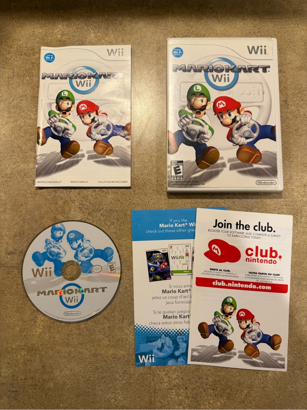 Mario Kart Wii (Nintendo, 2008) CIB Complete w/ Manual & Inserts - Tested